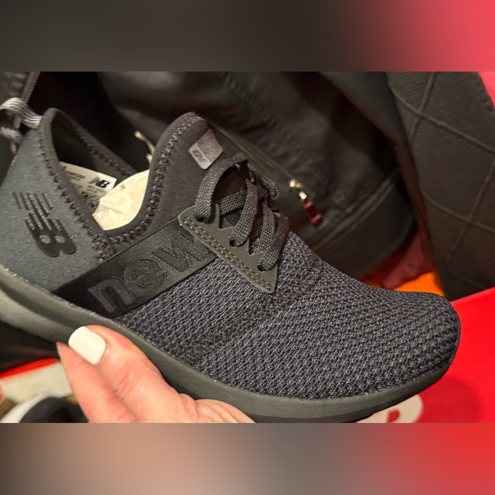 New Balance Black WXNRGSK Sneakers - Picture 3 of 7